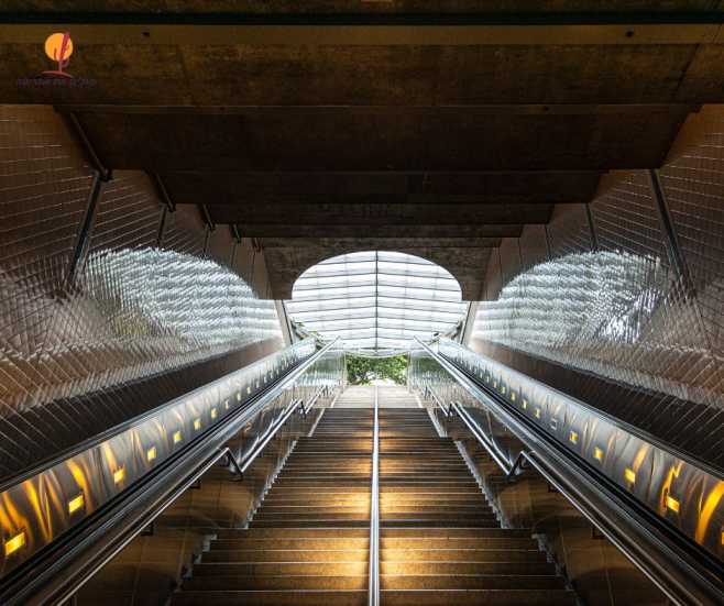 alt="כניסה-לתחנת-מטרו-לוס-אנג'לס">