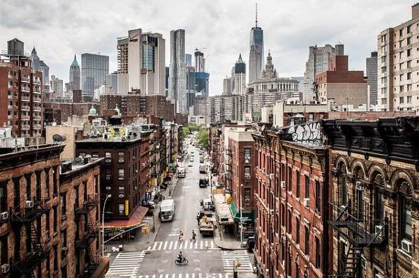 alt="רחובות-מבנים-ומגדלים-בעיר-ניו-יורק-ארצות-הברית">