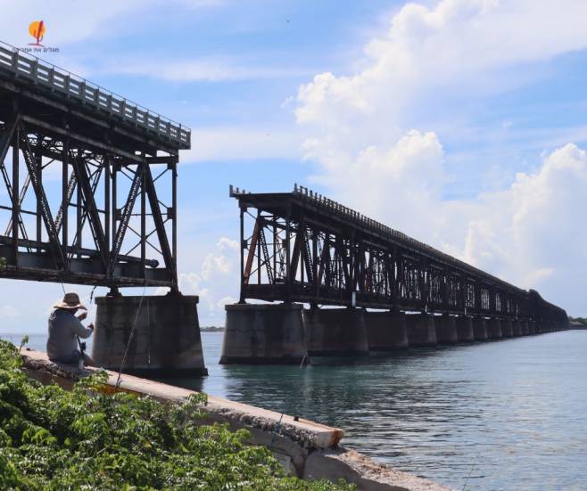 alt="דיג-וגשר-הרכבת-באיה-הונדה-פלורידה-קיז">