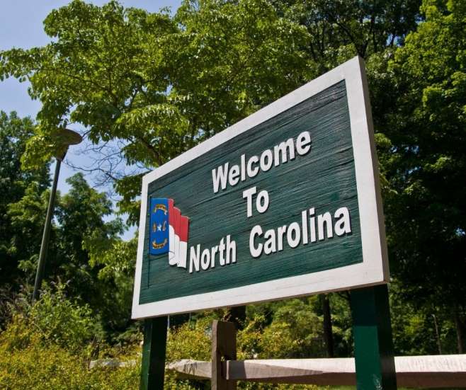 alt="שלט-ברוכים-הבאים-צפון-קרוליינה>