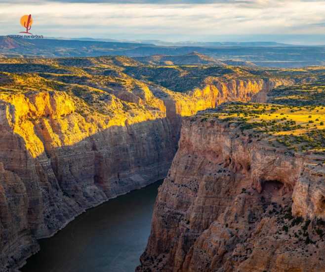 alt="קניון-ביגהורן-בשקיעה-מונטנה">