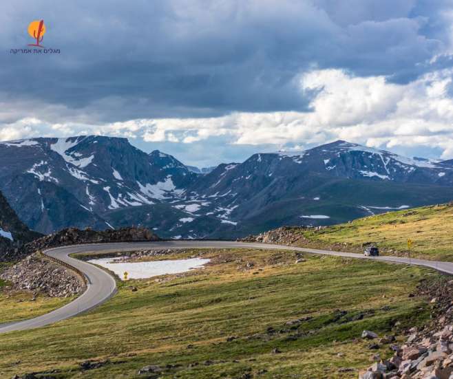 alt="מכונית-נוסעת-בכביש-הנופי-ברטוט">