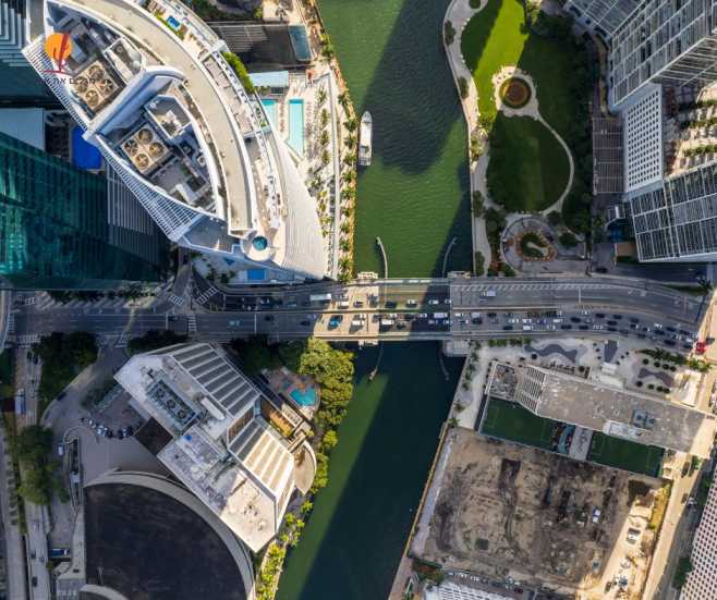 alt="מגדלים-ונהר-מהאוויר-מיאמי">