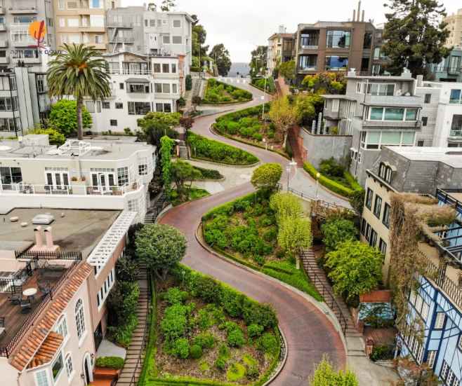 alt="רחוב-לומברד-על-פיתוליו">