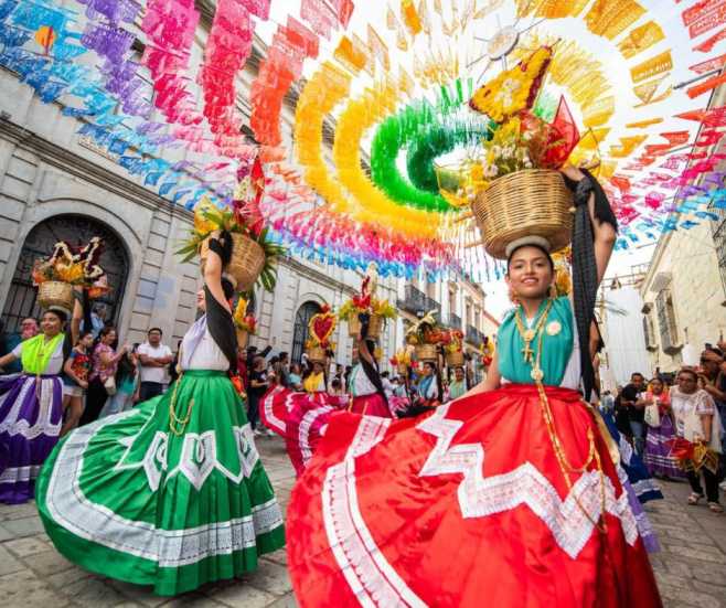alt="רקדניות-מקסיקניות-פסטיבלים-פואבלה">