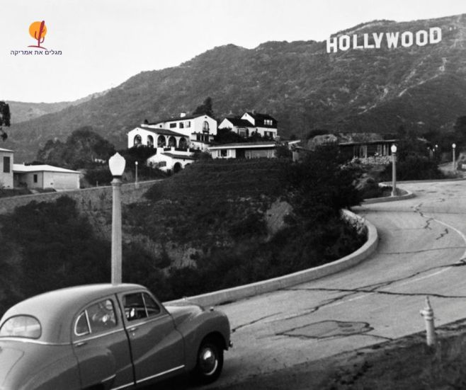 alt="תמונה-שחור-לבן-עם-שלט-הוליווד-ומכונית-קלאסית-שנות-החמישים">